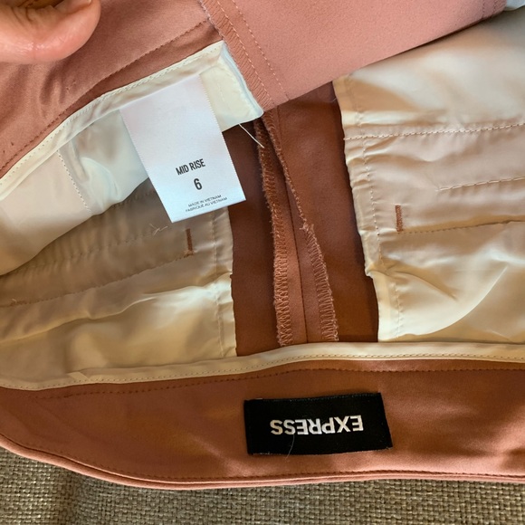 Express Shorts - Picture 3 of 3